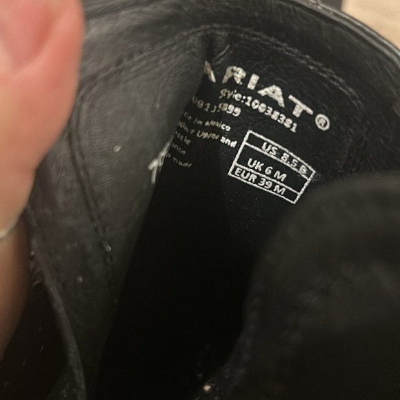 Ariat Dixon Studded Ankle Boots [Brooklyn Black] - Picture 3 of 5